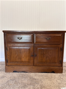 Dining server / Small buffet