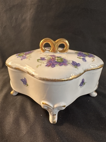 Footed porcelain trinket box