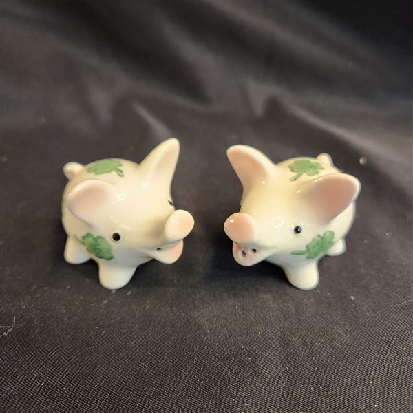 Salt & pepper shakers- piggies with 4-leaf clovers