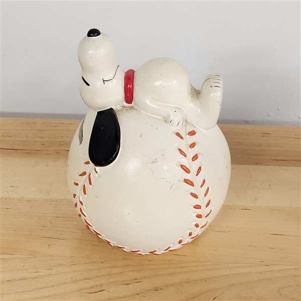 Snoopy Baseball coin bank, 1966