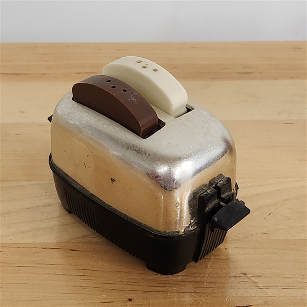 Vtg 1950s Chrome pop-up toaster salt & pepper shakers