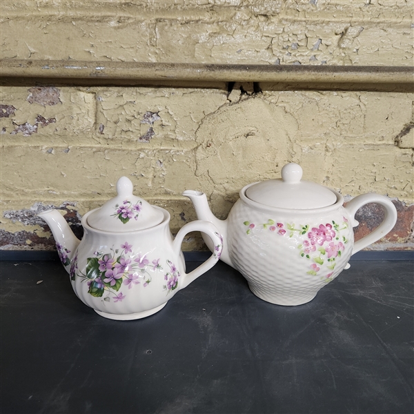 Pair of floral teapots, 2-3 cups