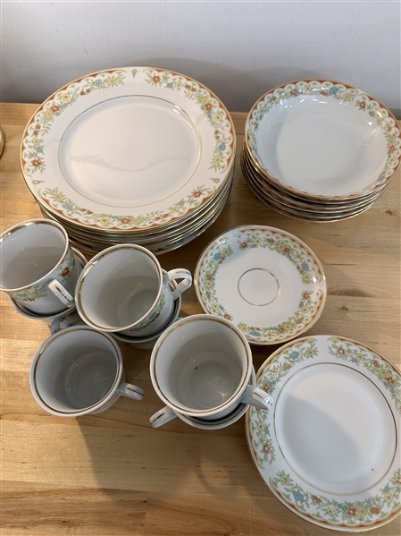 Favolina "Chelsea" Bone China, plates, teacups, bowls, etc