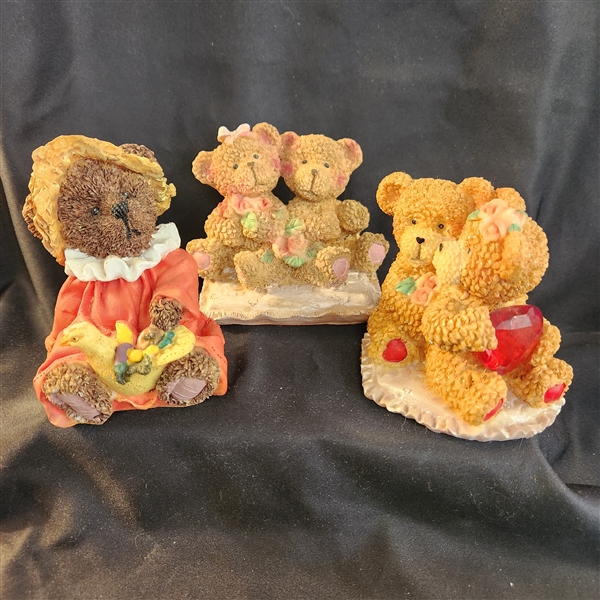 2 pairs of bears figurines